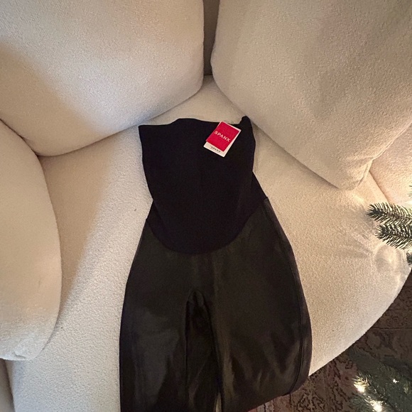 Spanx faux leather maternity leggings - Picture 6 of 6